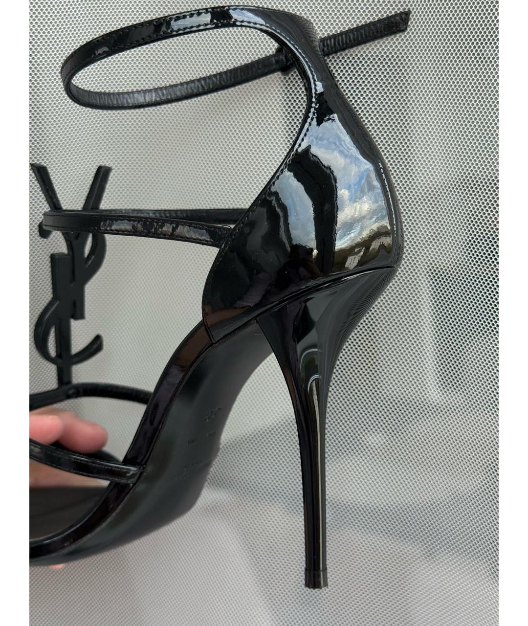 SAINT LAURENT Черные босоножки из лакированной кожи, фото 5