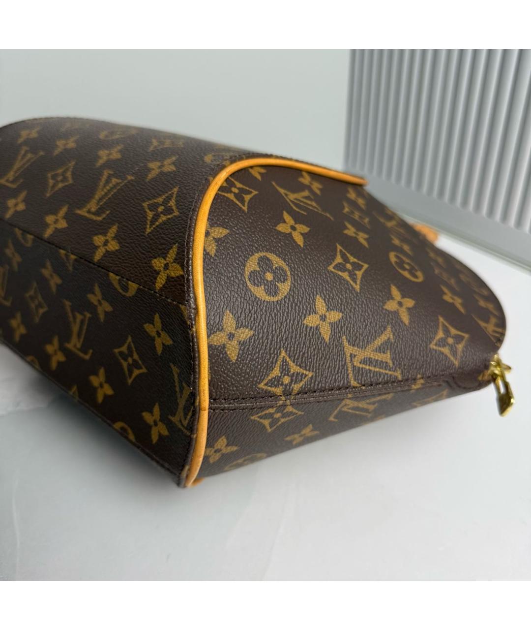 LOUIS VUITTON Коричневая сумка с короткими ручками из искусственной кожи, фото 6