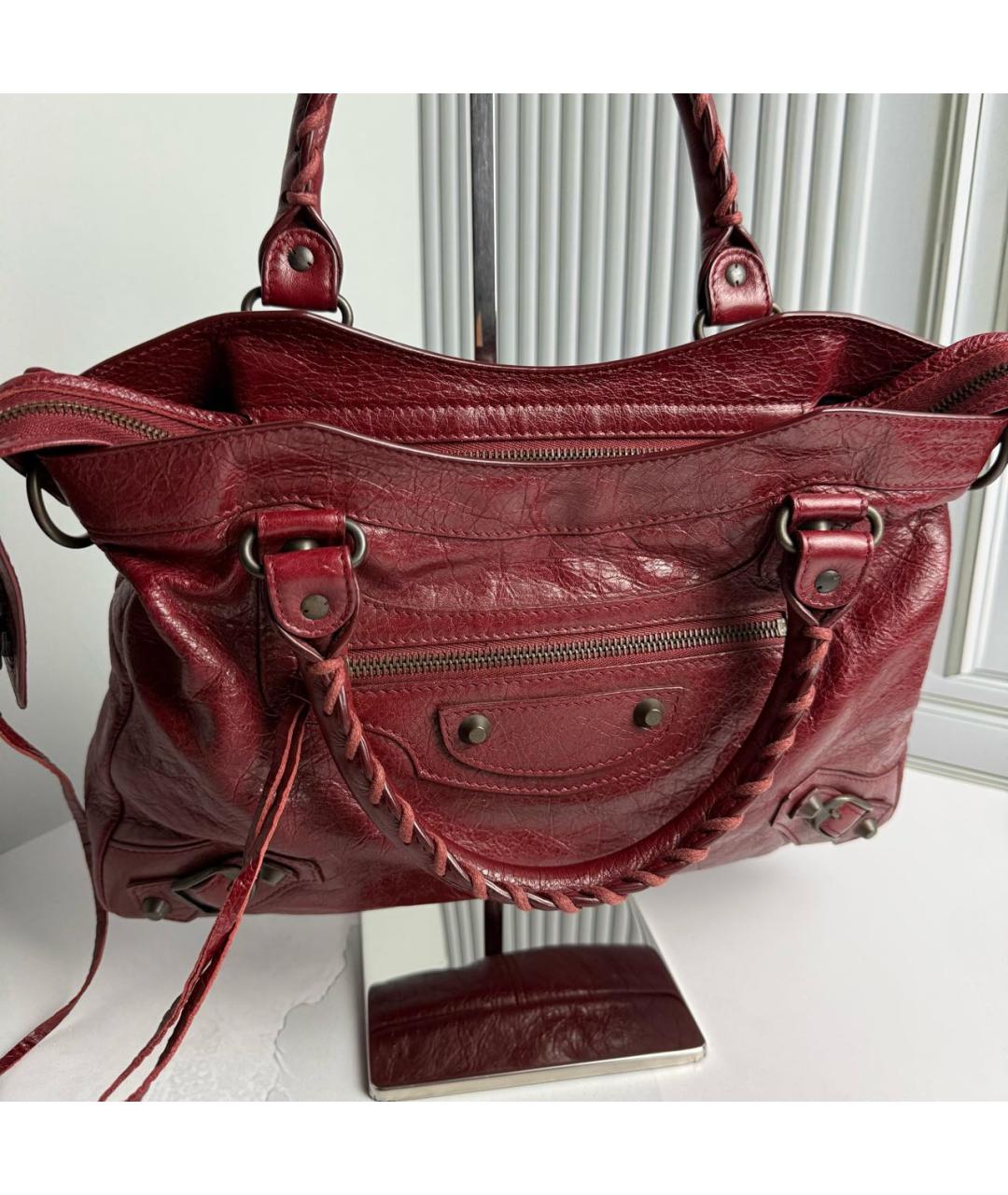 BALENCIAGA Бордовая кожаная сумка с короткими ручками, фото 3