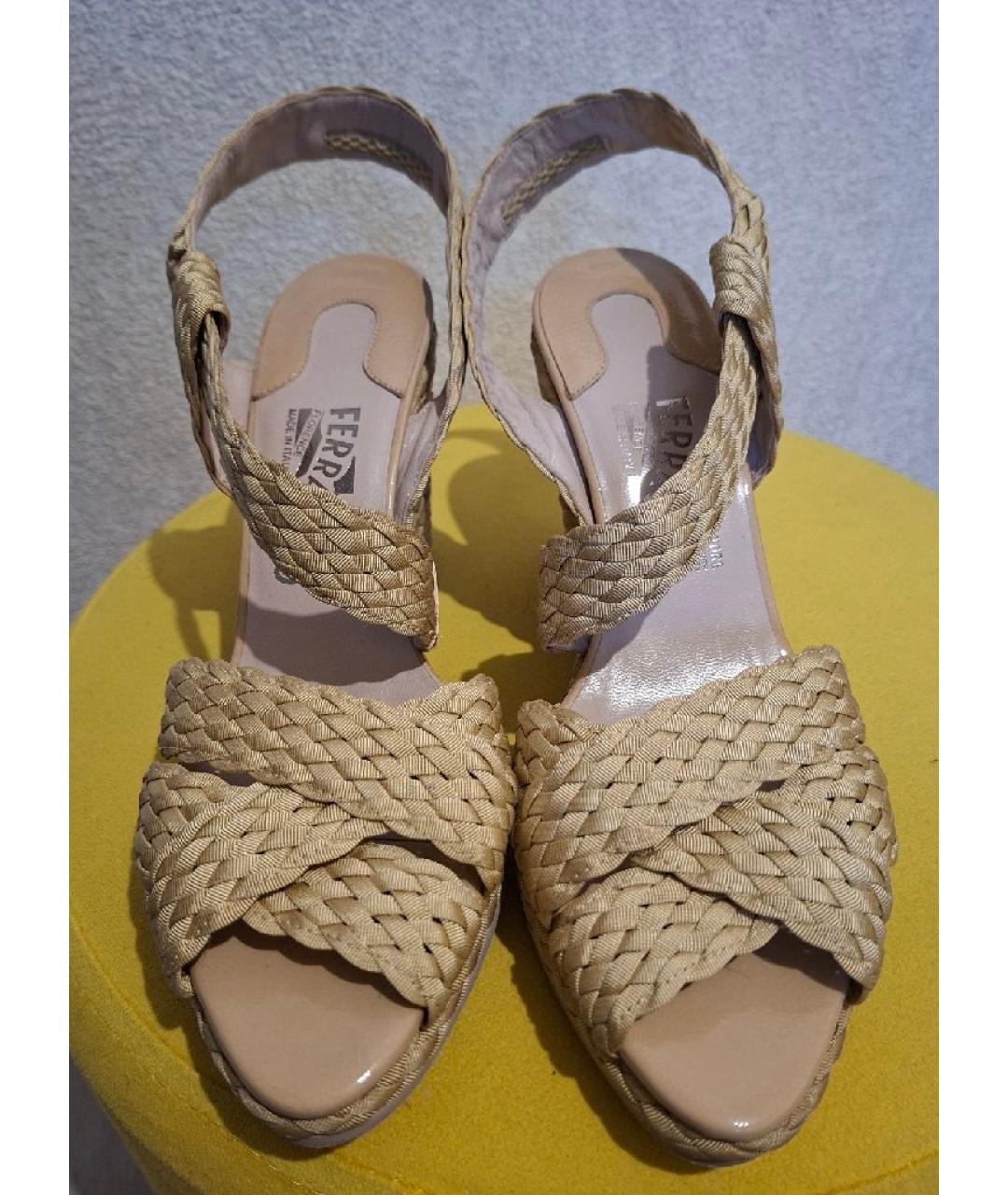 FERRAGAMO Золотые текстильные босоножки, фото 2