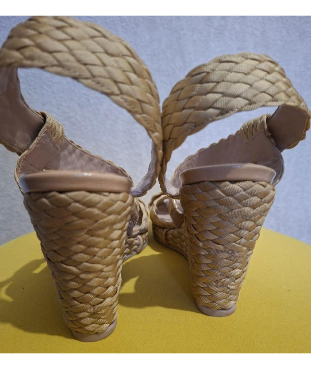 FERRAGAMO Золотые текстильные босоножки, фото 3