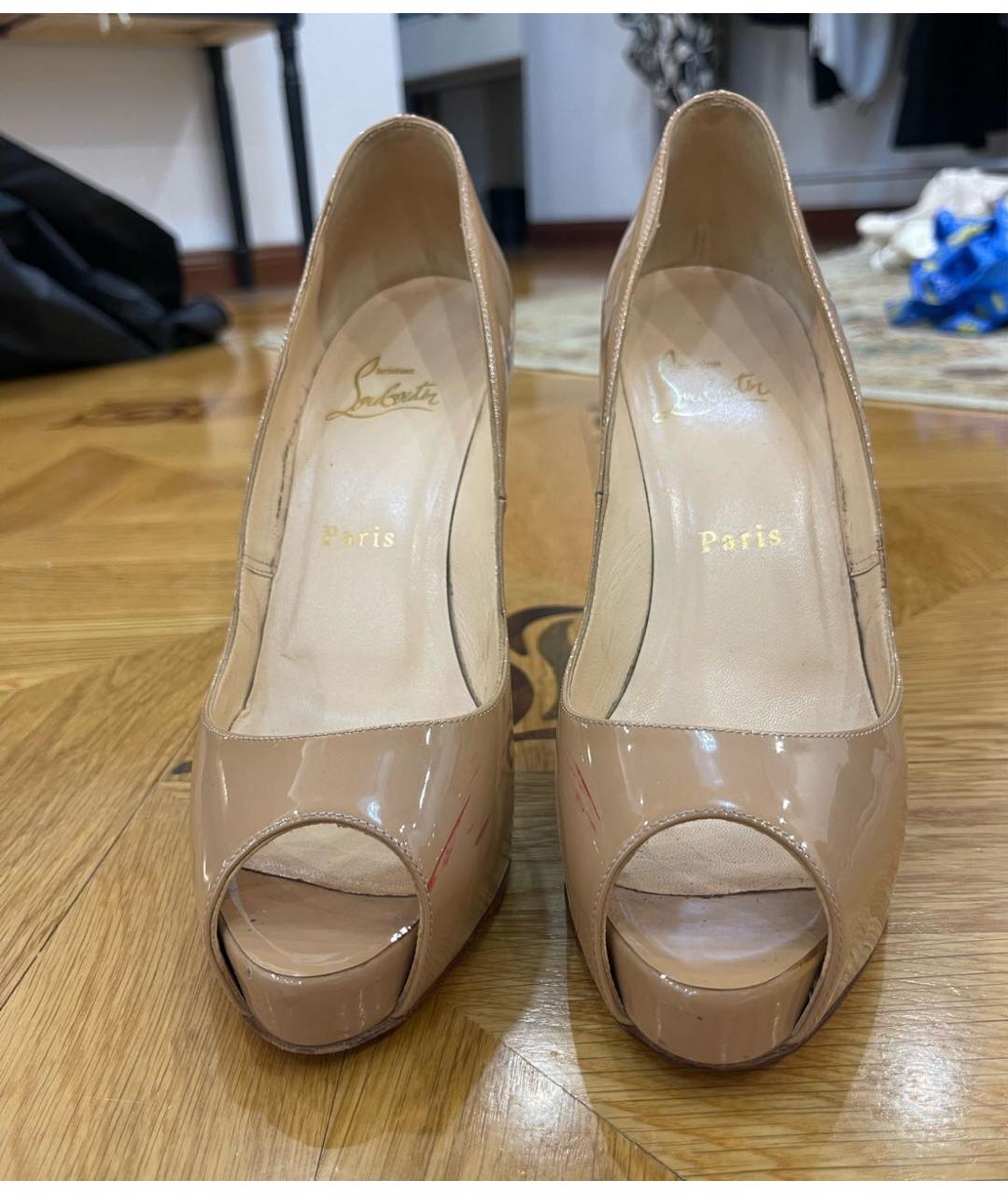 CHRISTIAN LOUBOUTIN Бежевые туфли из лакированной кожи, фото 2