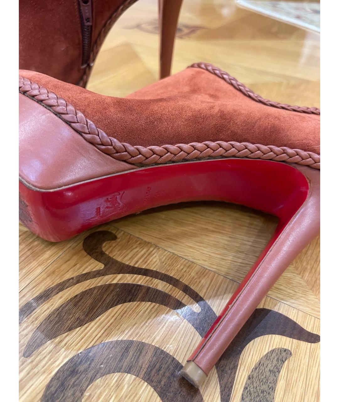 CHRISTIAN LOUBOUTIN Коричневые замшевые ботильоны, фото 4