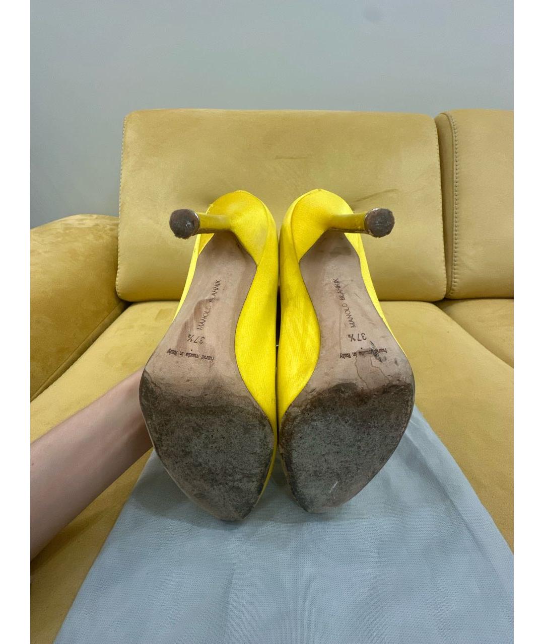 MANOLO BLAHNIK Желтые текстильные туфли, фото 5