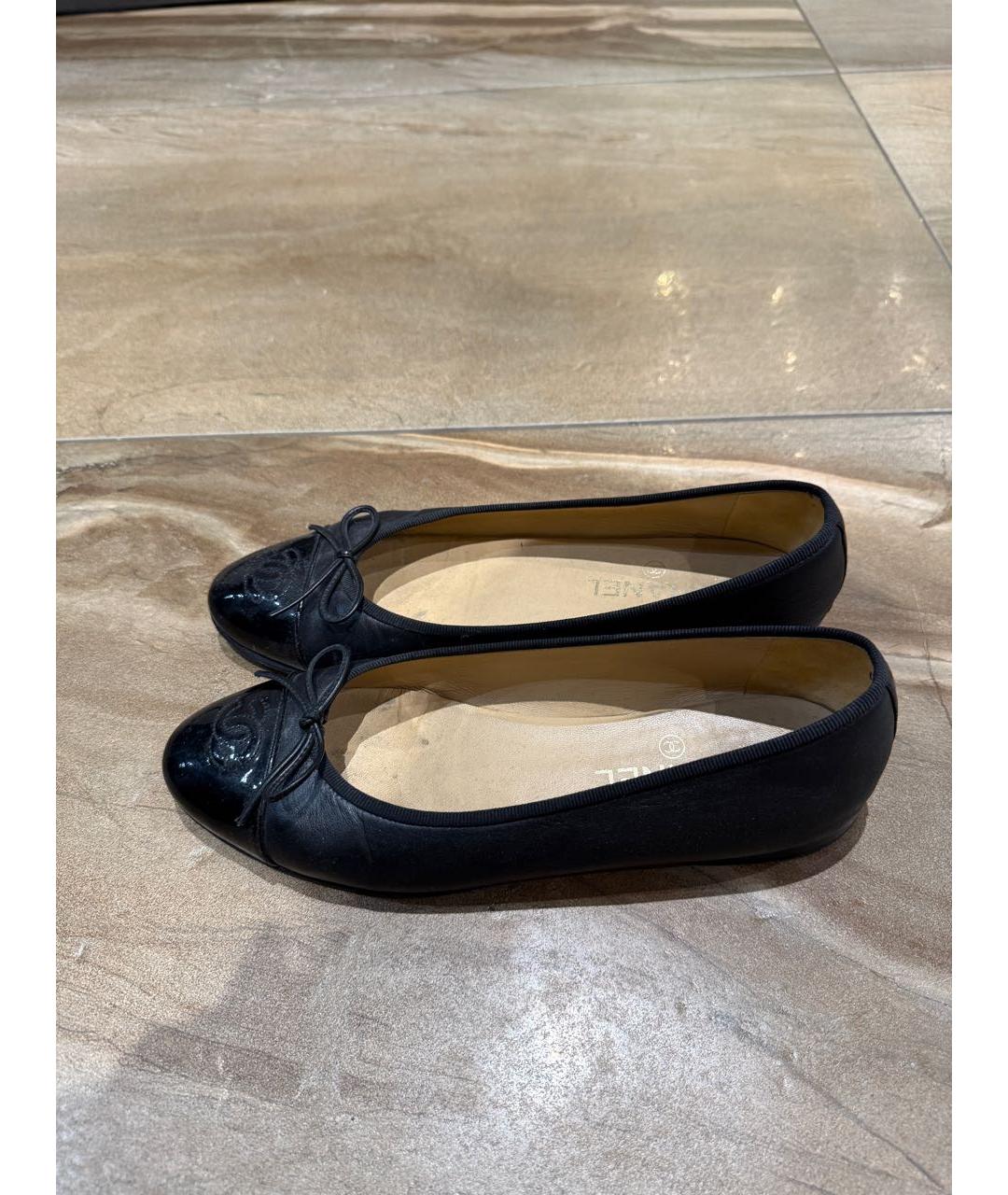 CHANEL Черные кожаные балетки, фото 2