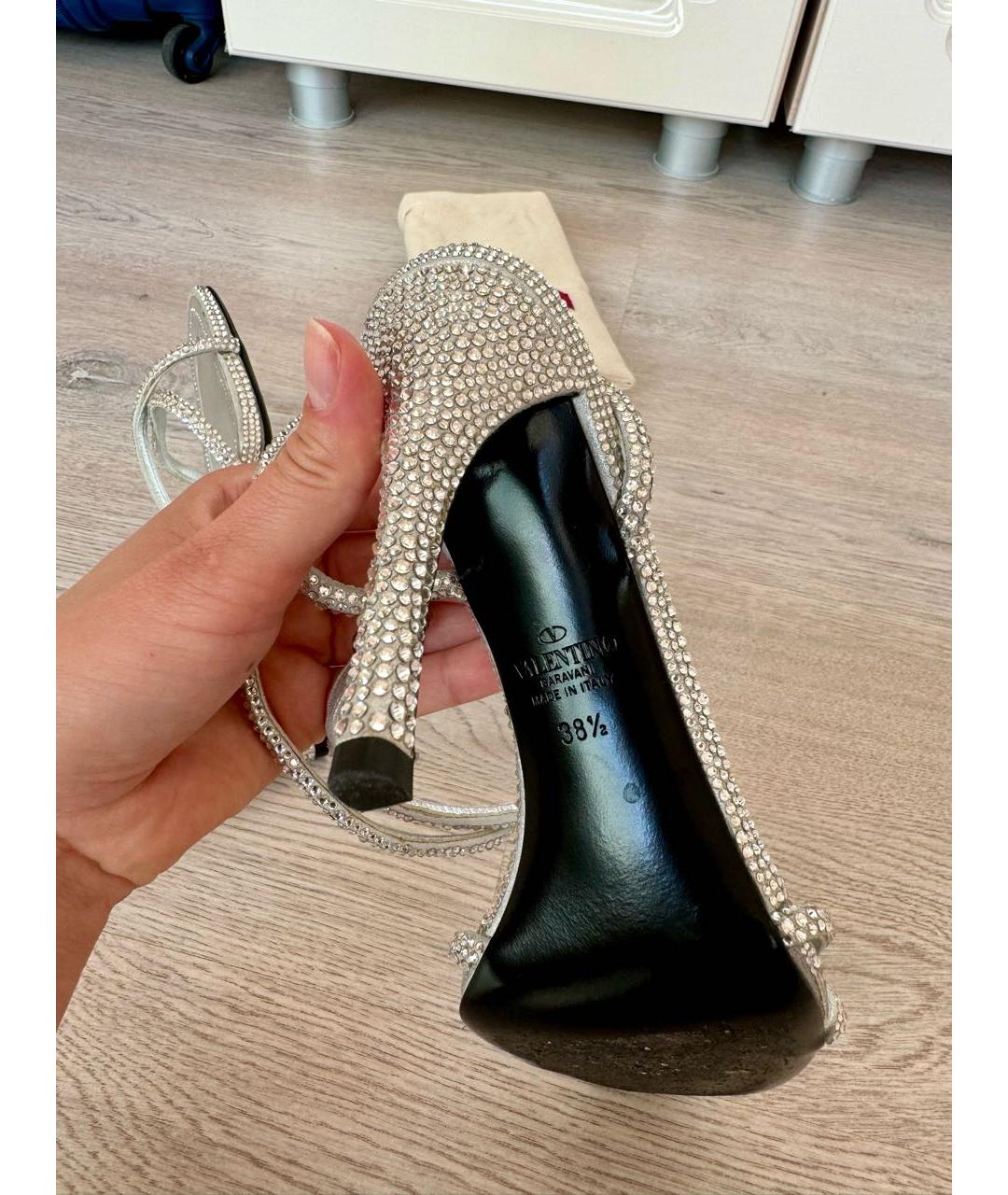 VALENTINO Серебряные кожаные босоножки, фото 4