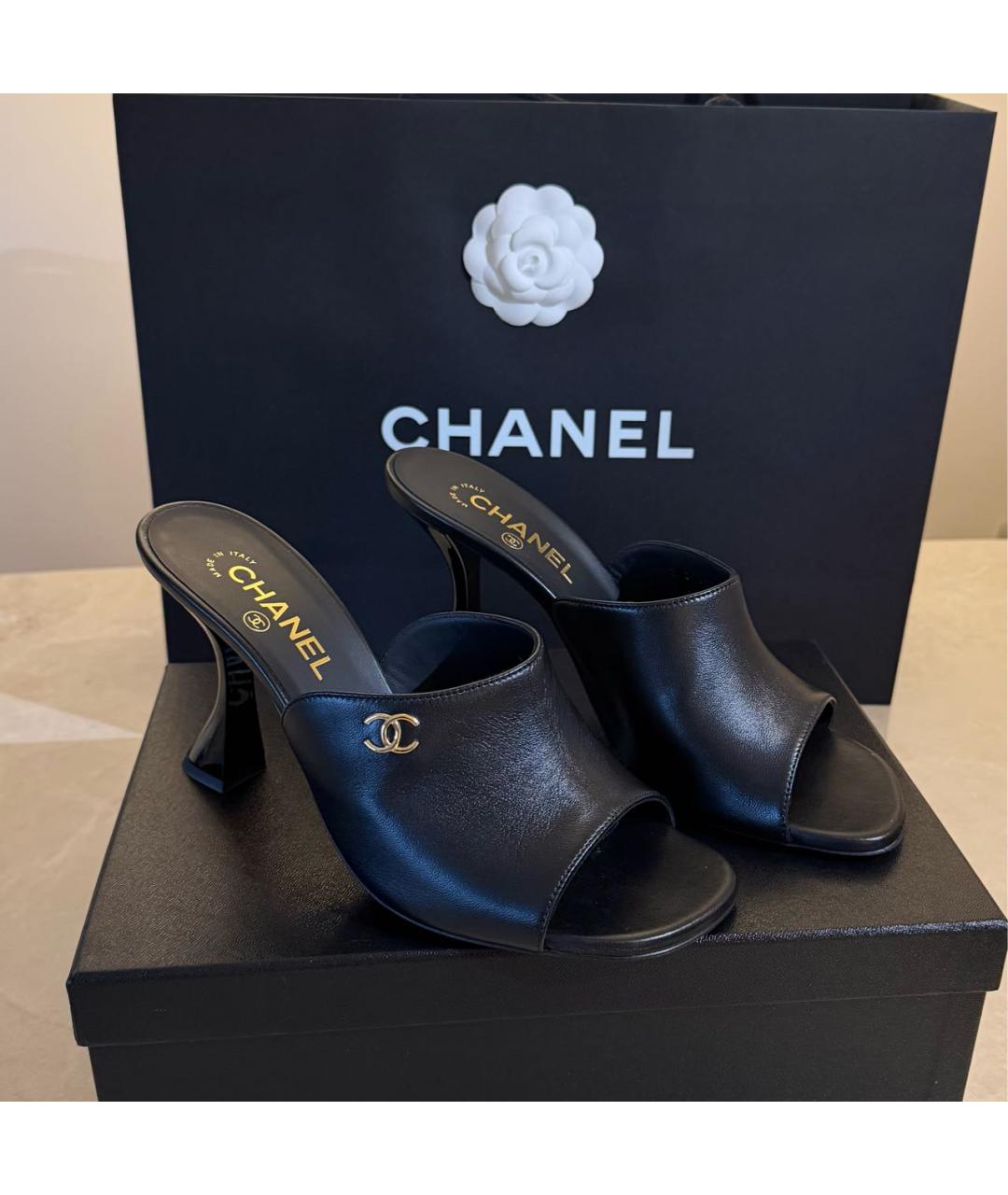 CHANEL Черные кожаные мюли, фото 2