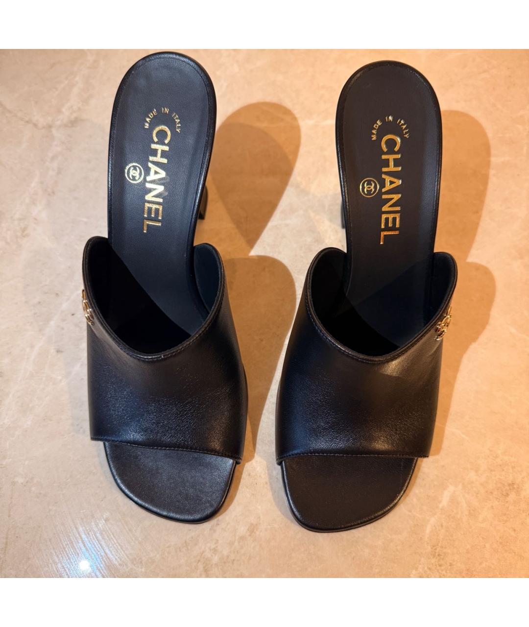 CHANEL Черные кожаные мюли, фото 3