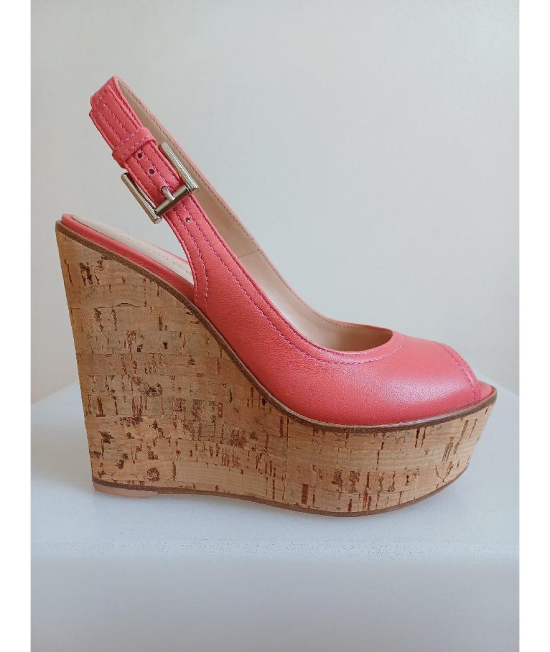 GIANVITO ROSSI Коралловые кожаные босоножки, фото 10