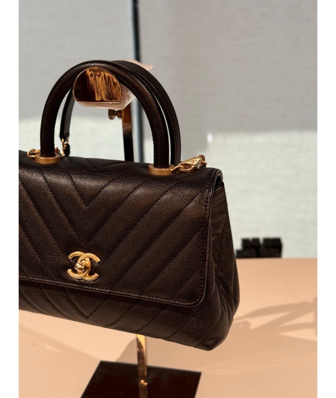 CHANEL Черная кожаная сумка с короткими ручками, фото 2
