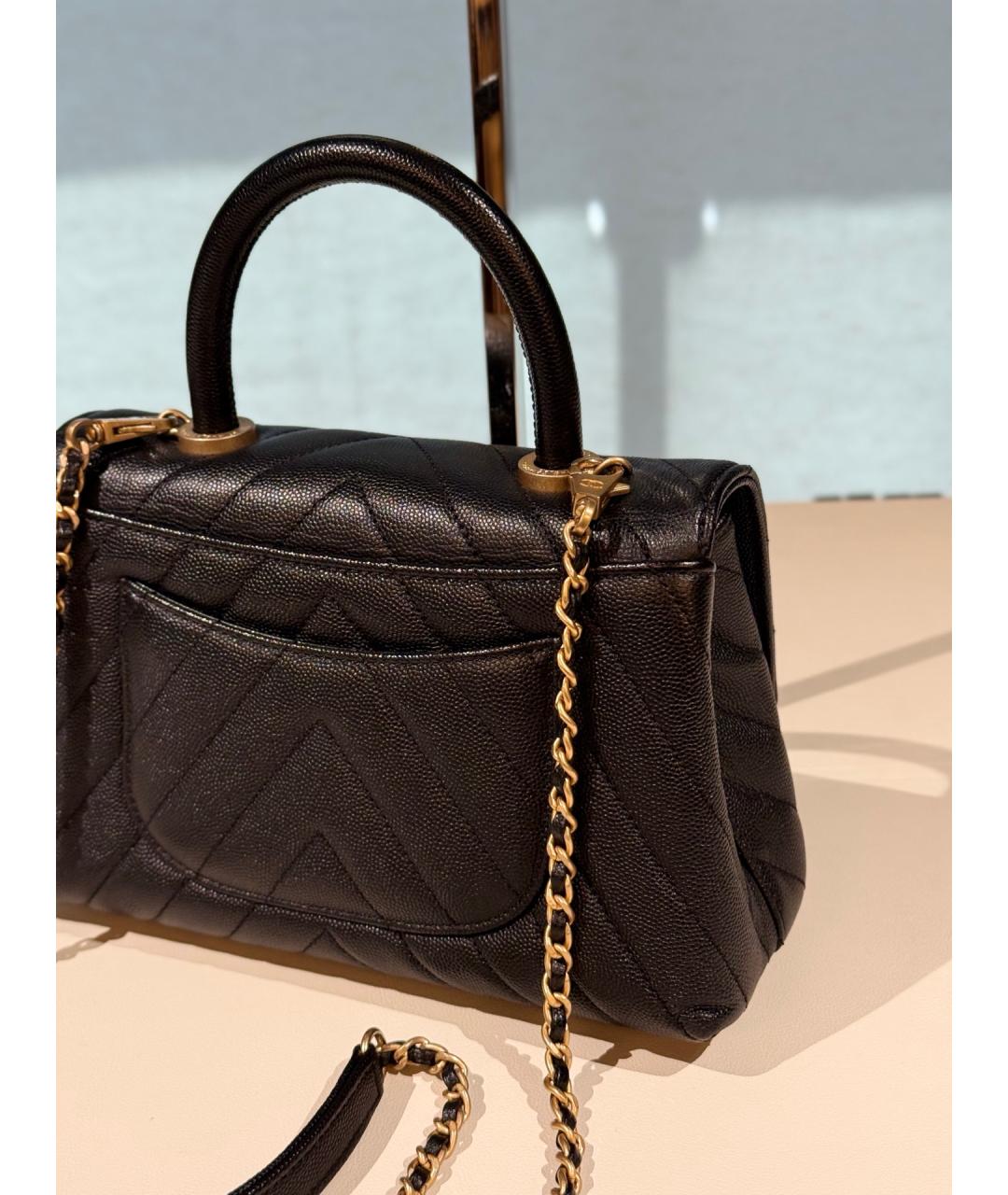 CHANEL Черная кожаная сумка с короткими ручками, фото 6