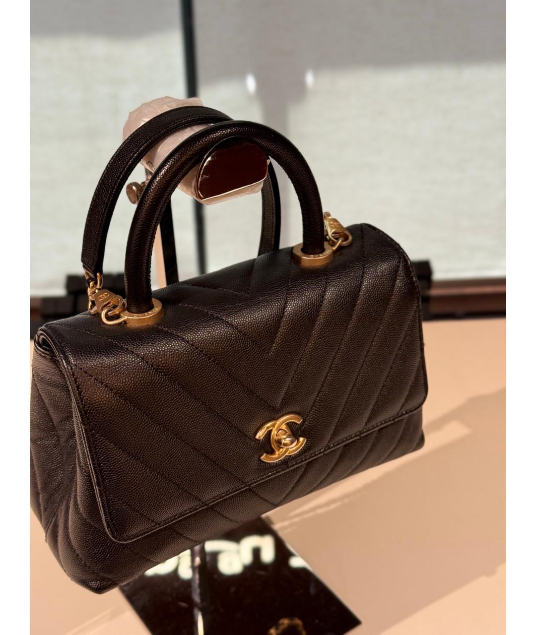 CHANEL Черная кожаная сумка с короткими ручками, фото 4