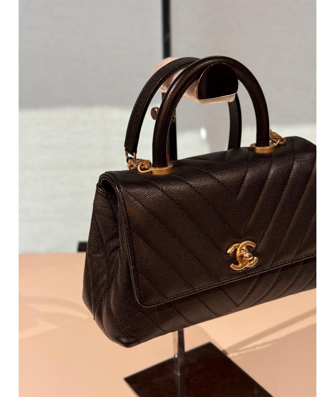 CHANEL Черная кожаная сумка с короткими ручками, фото 3