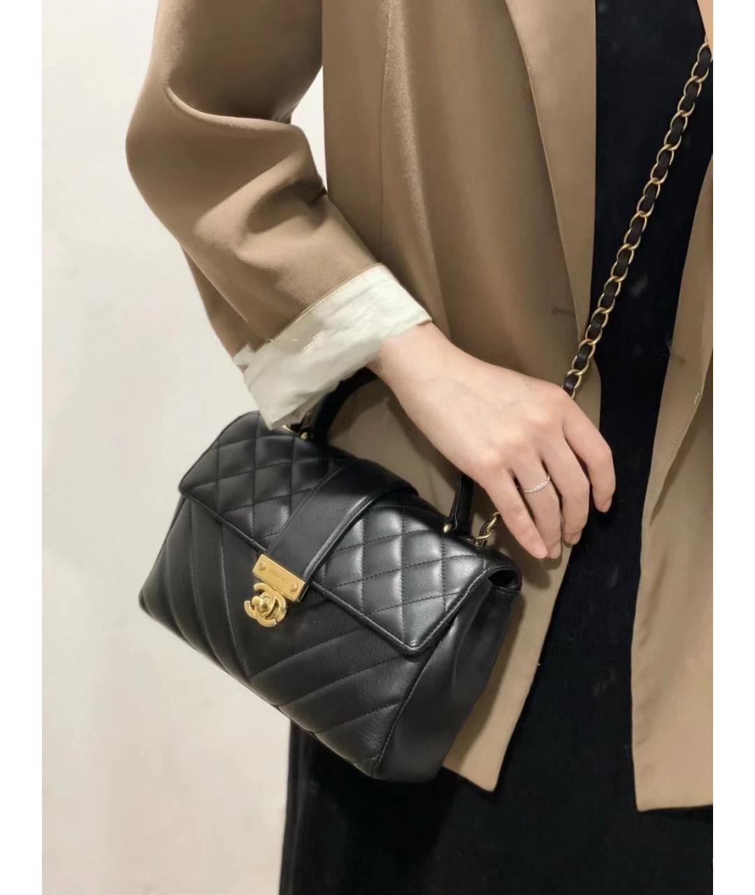 CHANEL Черная кожаная сумка с короткими ручками, фото 6