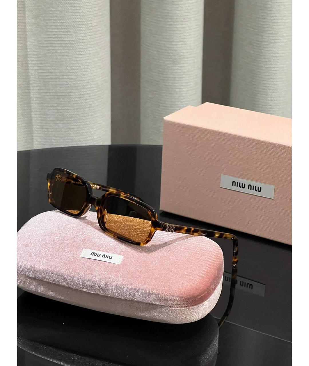 MIU MIU Коричневые пластиковые солнцезащитные очки, фото 3