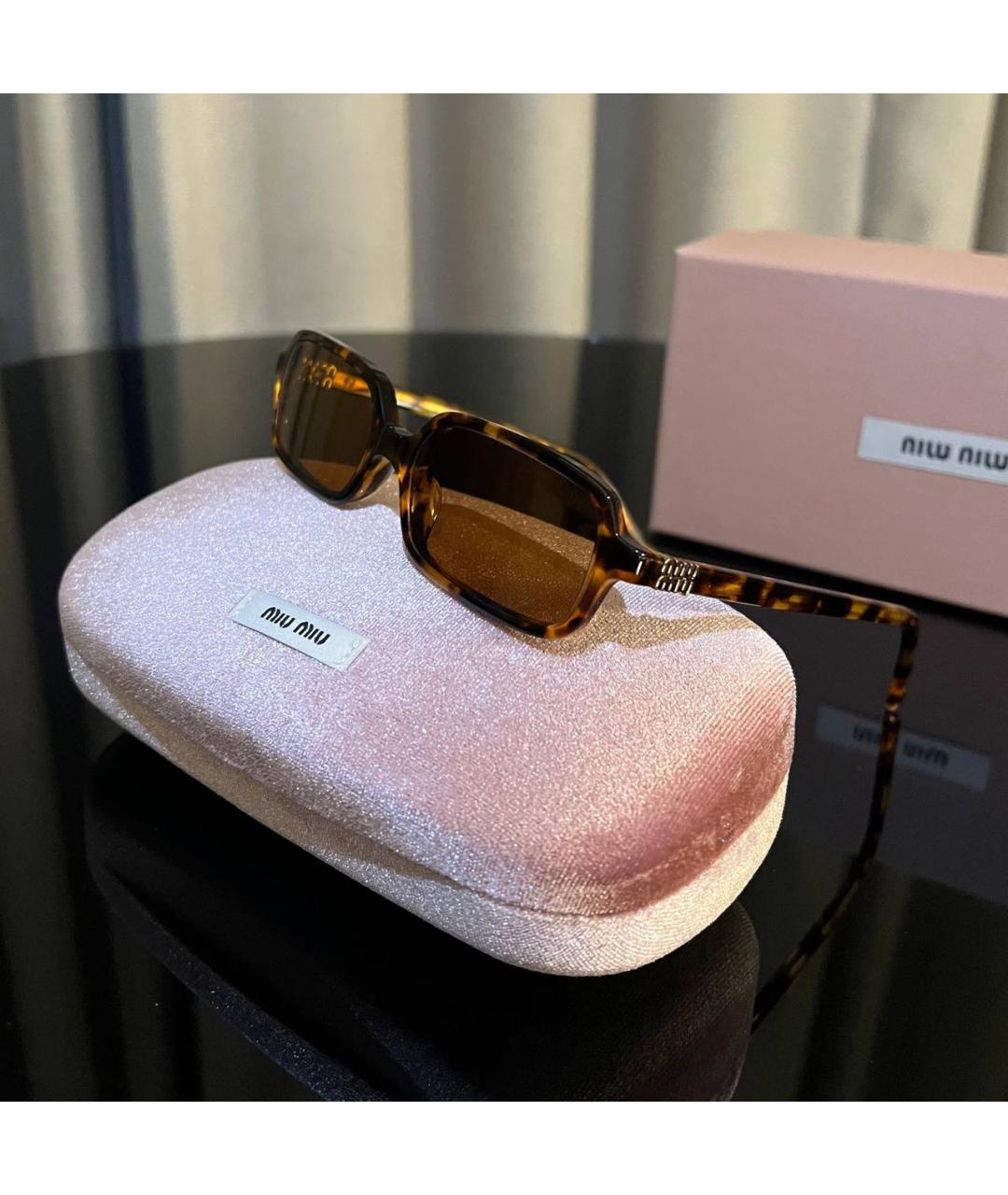 MIU MIU Коричневые пластиковые солнцезащитные очки, фото 4