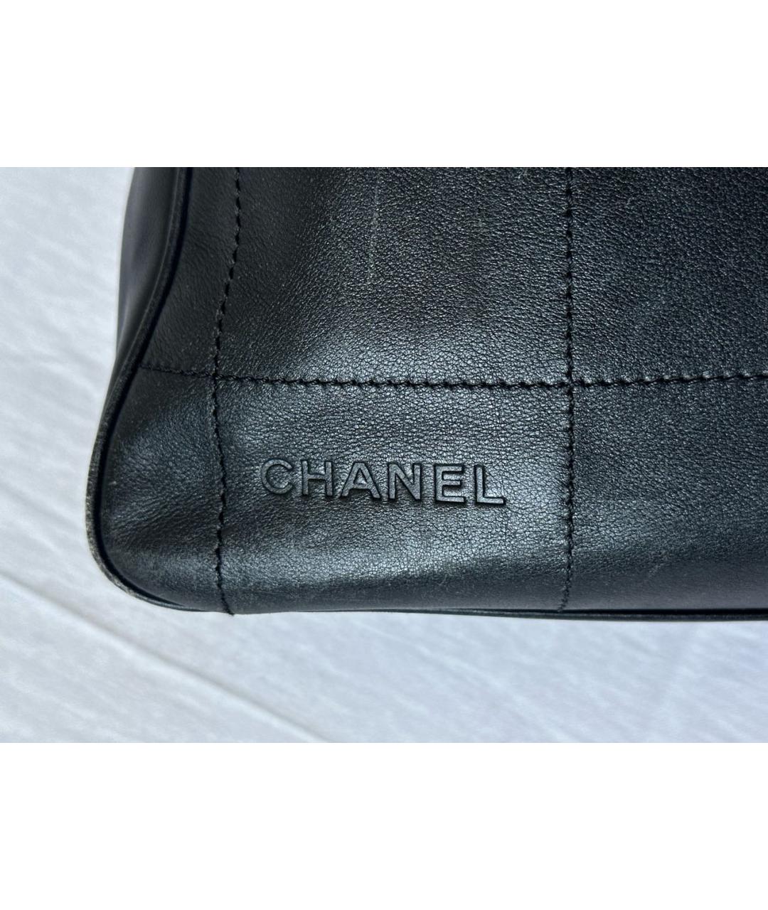 CHANEL Черная кожаная сумка с короткими ручками, фото 6