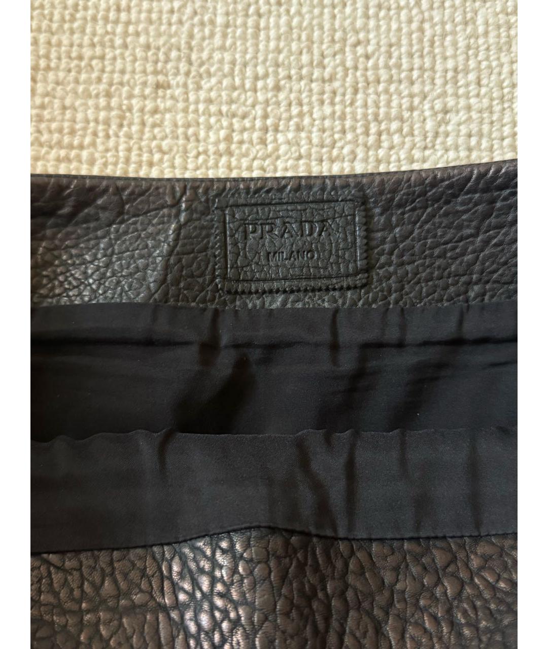 PRADA Черная кожаная юбка мини, фото 3