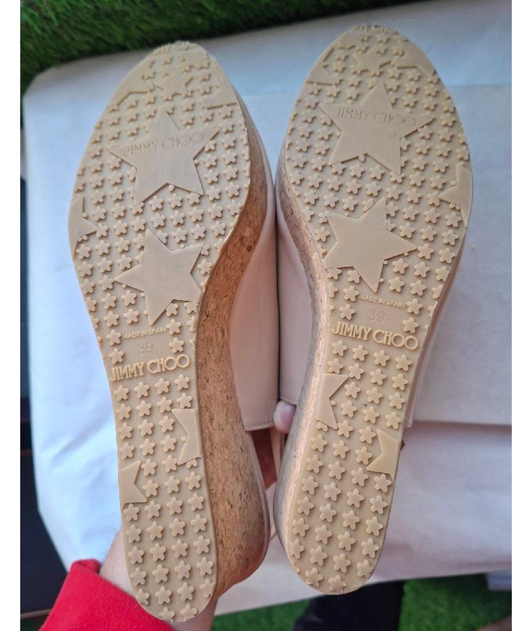 JIMMY CHOO Бежевые босоножки из лакированной кожи, фото 7