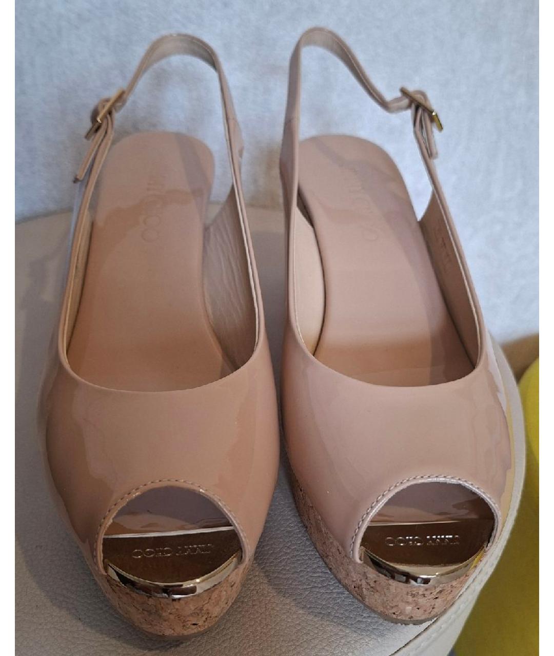 JIMMY CHOO Бежевые босоножки из лакированной кожи, фото 2