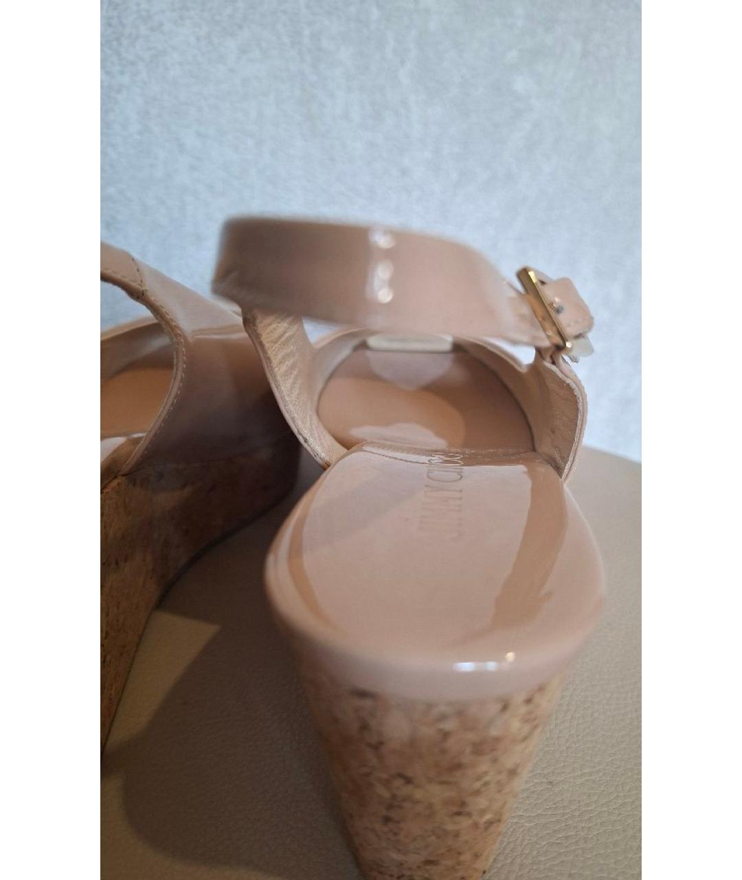 JIMMY CHOO Бежевые босоножки из лакированной кожи, фото 6