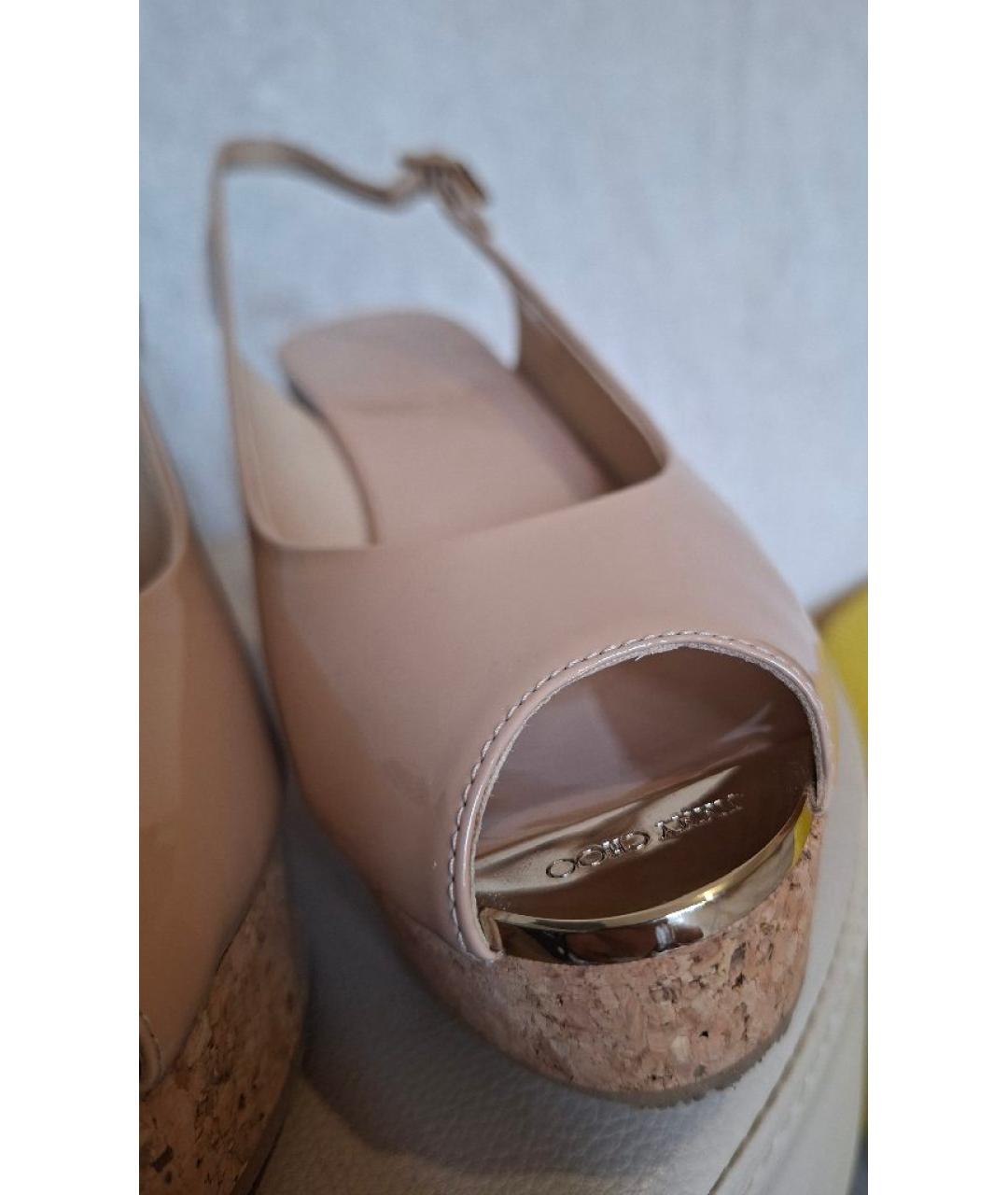 JIMMY CHOO Бежевые босоножки из лакированной кожи, фото 5