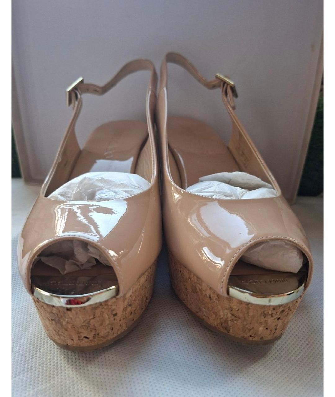 JIMMY CHOO Бежевые босоножки из лакированной кожи, фото 2