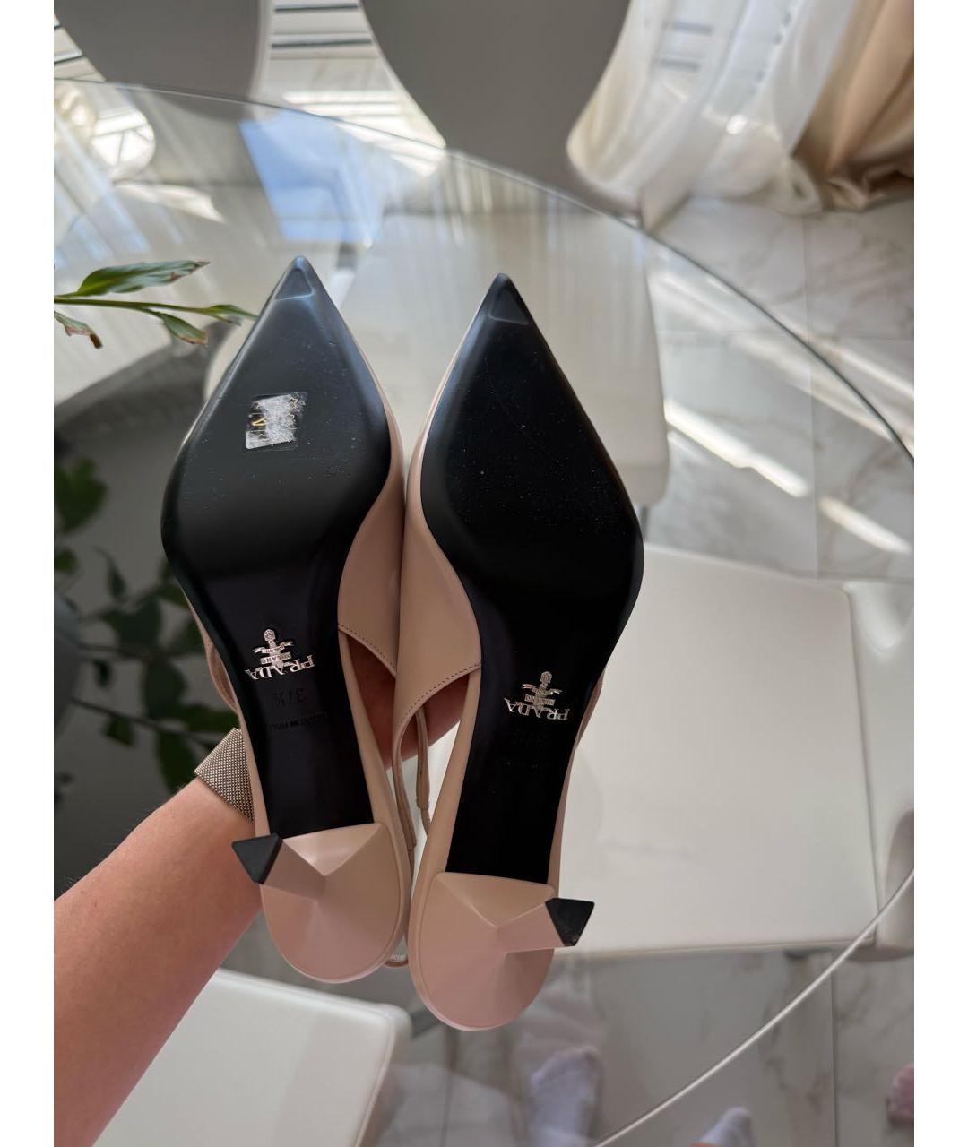 PRADA Бежевые кожаные лодочки на низком каблуке, фото 5