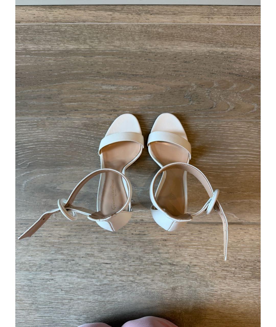 GIANVITO ROSSI Бежевые кожаные босоножки, фото 3