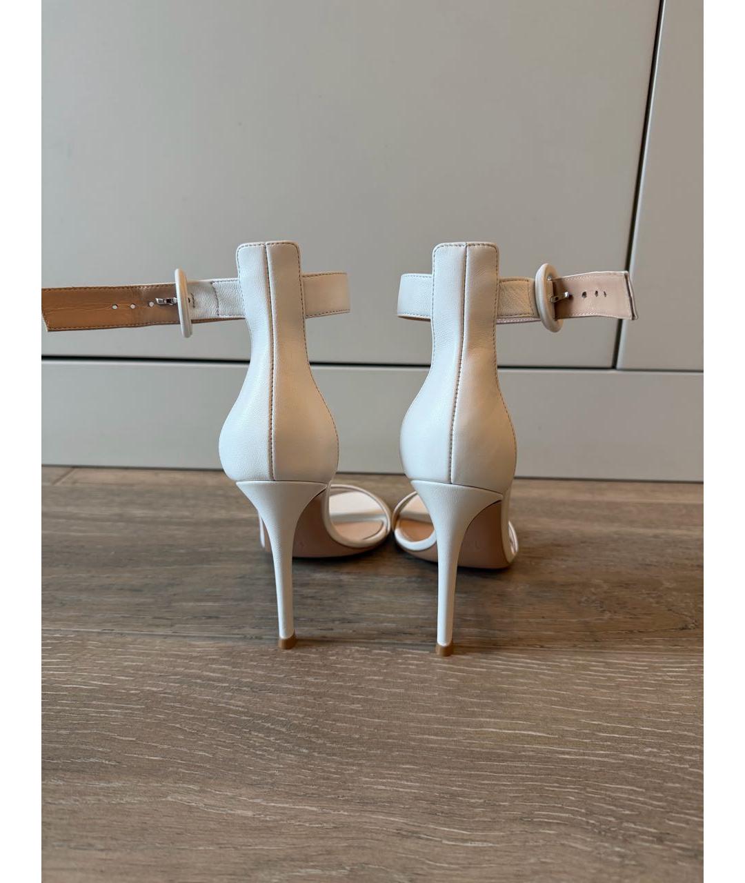 GIANVITO ROSSI Бежевые кожаные босоножки, фото 4
