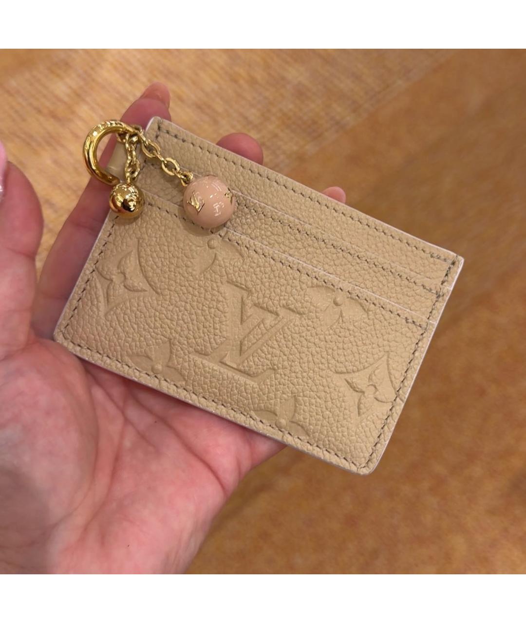 LOUIS VUITTON Бежевый кожаный кардхолдер, фото 4