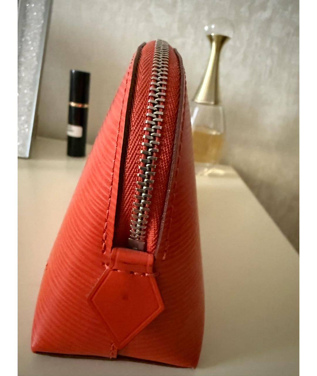 LOUIS VUITTON Оранжевая кожаная косметичка, фото 6