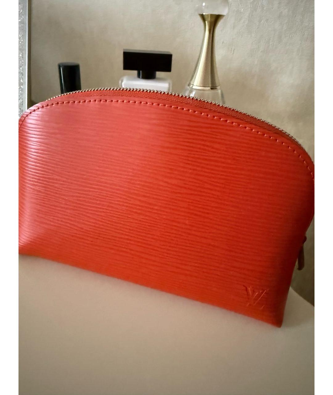 LOUIS VUITTON Оранжевая кожаная косметичка, фото 5