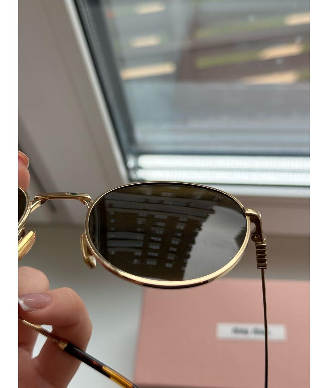 MIU MIU Золотые металлические солнцезащитные очки, фото 7