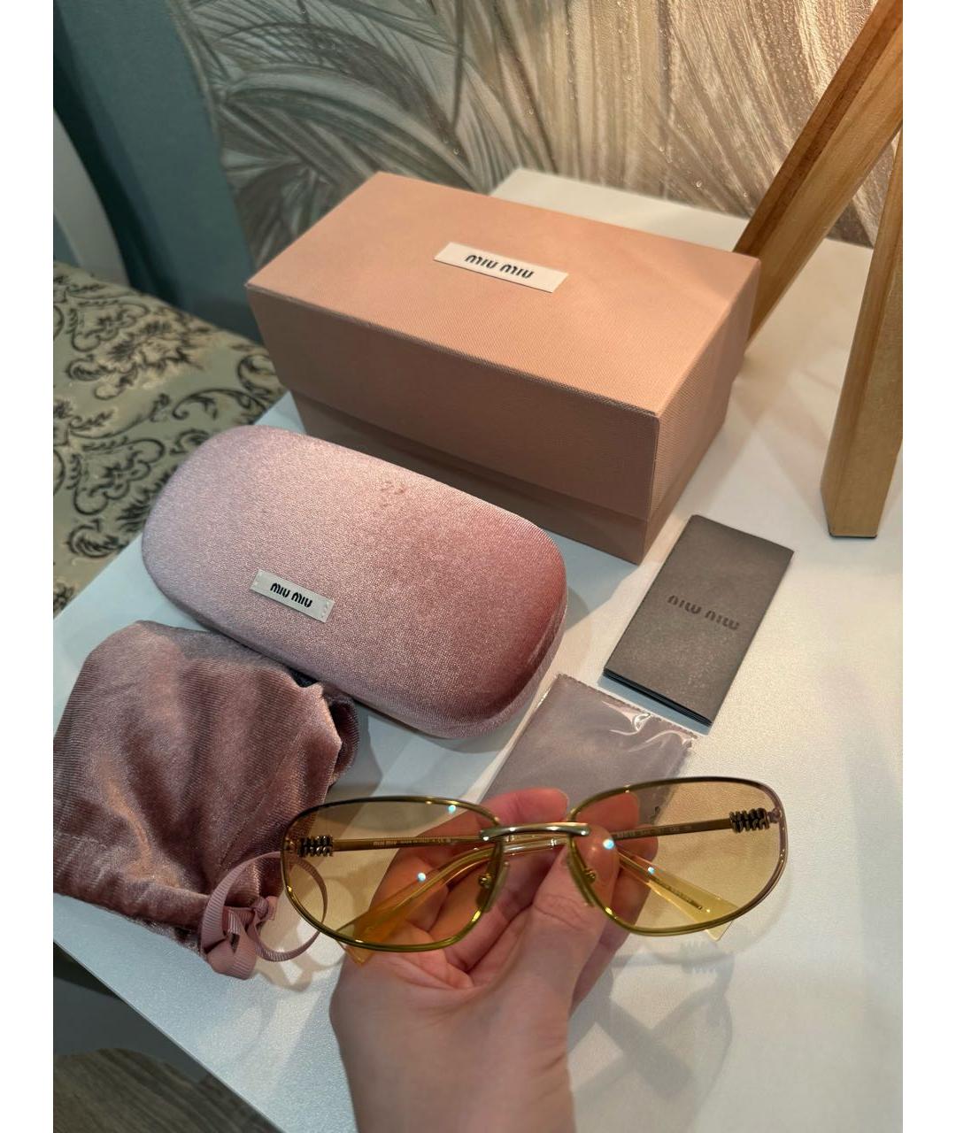 MIU MIU Желтые металлические солнцезащитные очки, фото 2