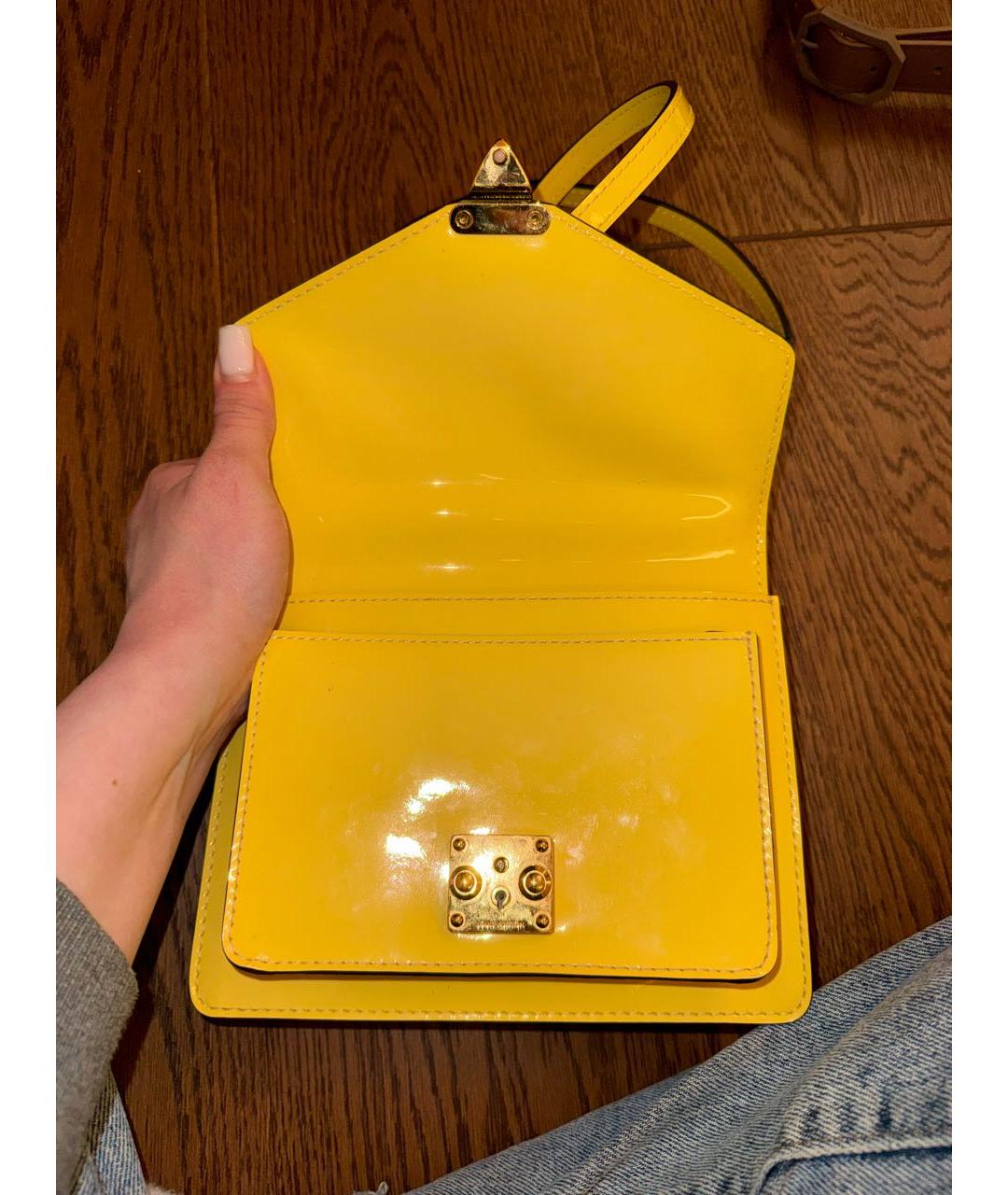 LOUIS VUITTON Желтая сумка через плечо из лакированной кожи, фото 7