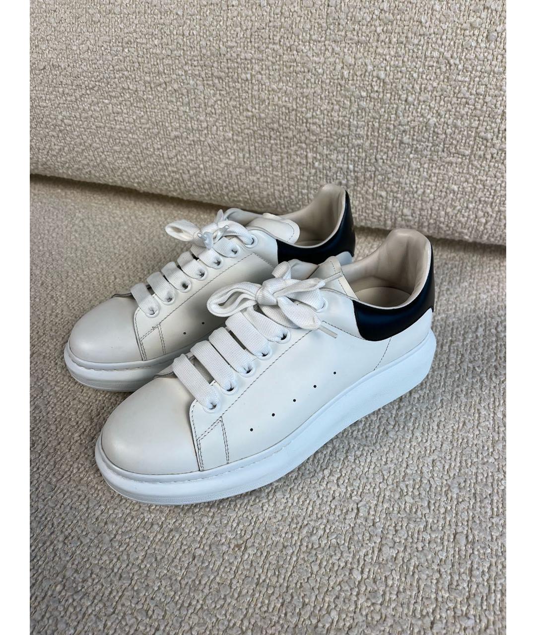 ALEXANDER MCQUEEN Белые кожаные низкие кроссовки / кеды, фото 2