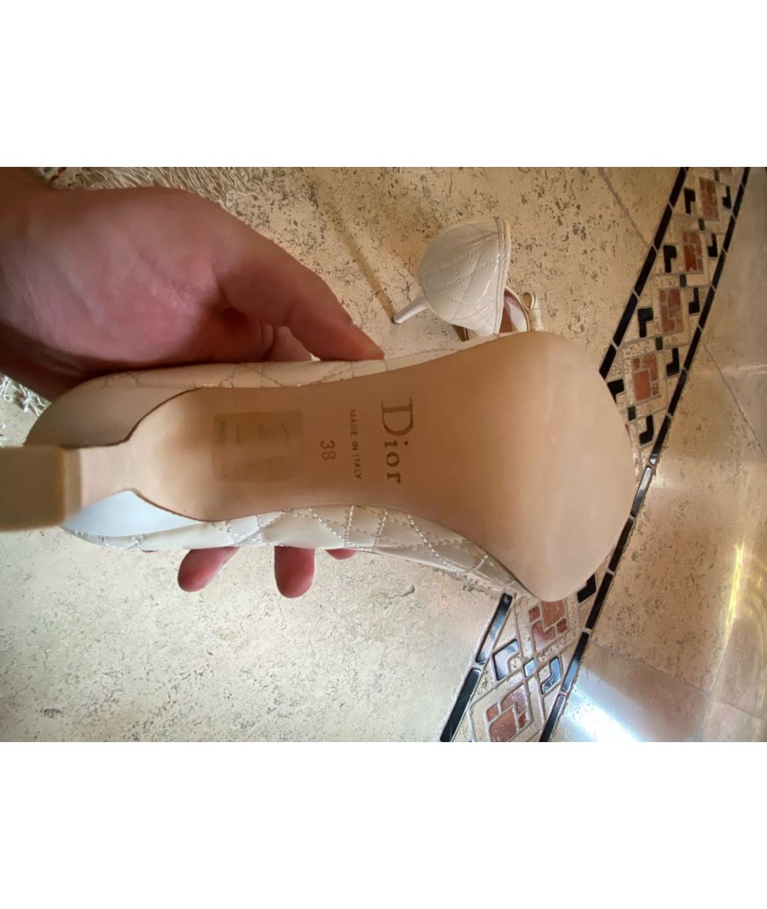 CHRISTIAN DIOR Белые туфли из лакированной кожи, фото 2