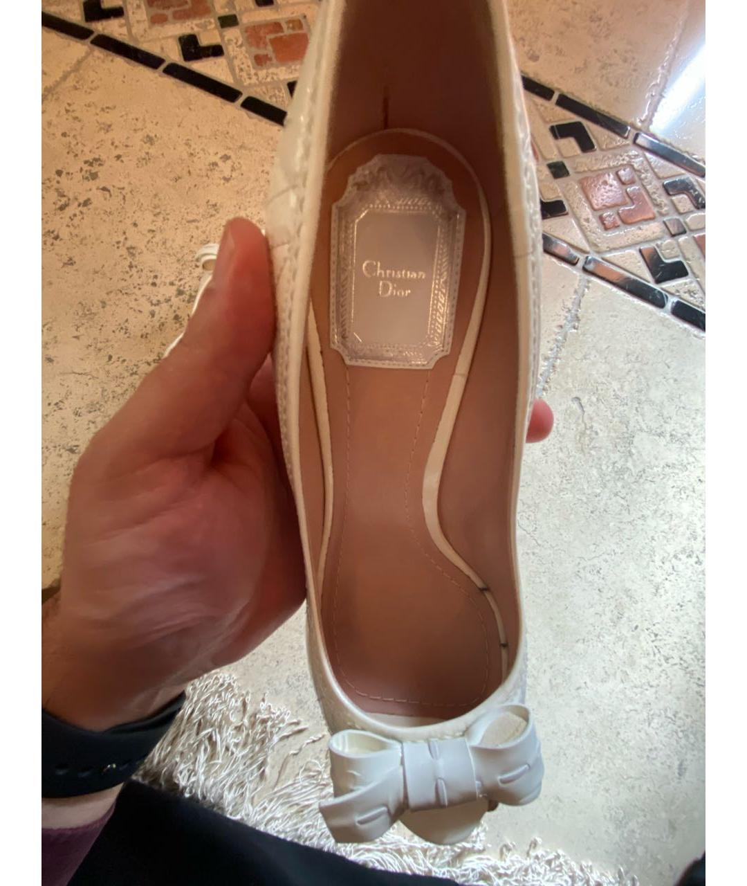 CHRISTIAN DIOR Белые туфли из лакированной кожи, фото 3