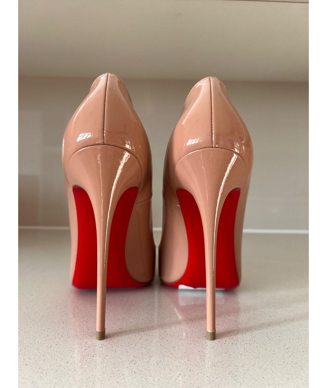 CHRISTIAN LOUBOUTIN Бежевые туфли из лакированной кожи, фото 4