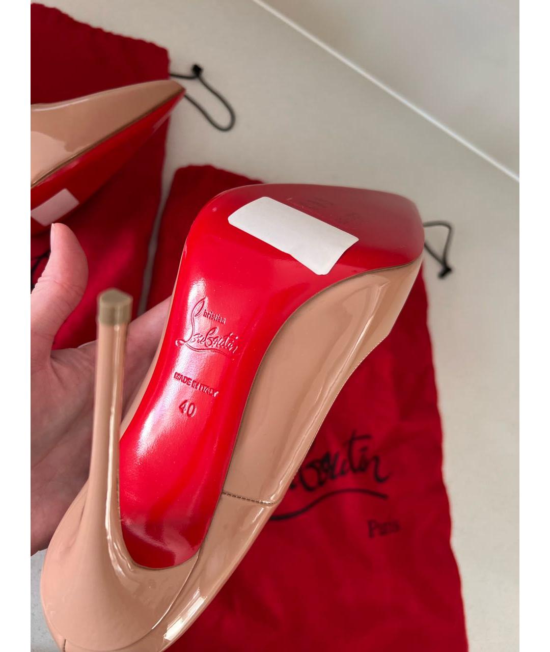 CHRISTIAN LOUBOUTIN Бежевые туфли из лакированной кожи, фото 7
