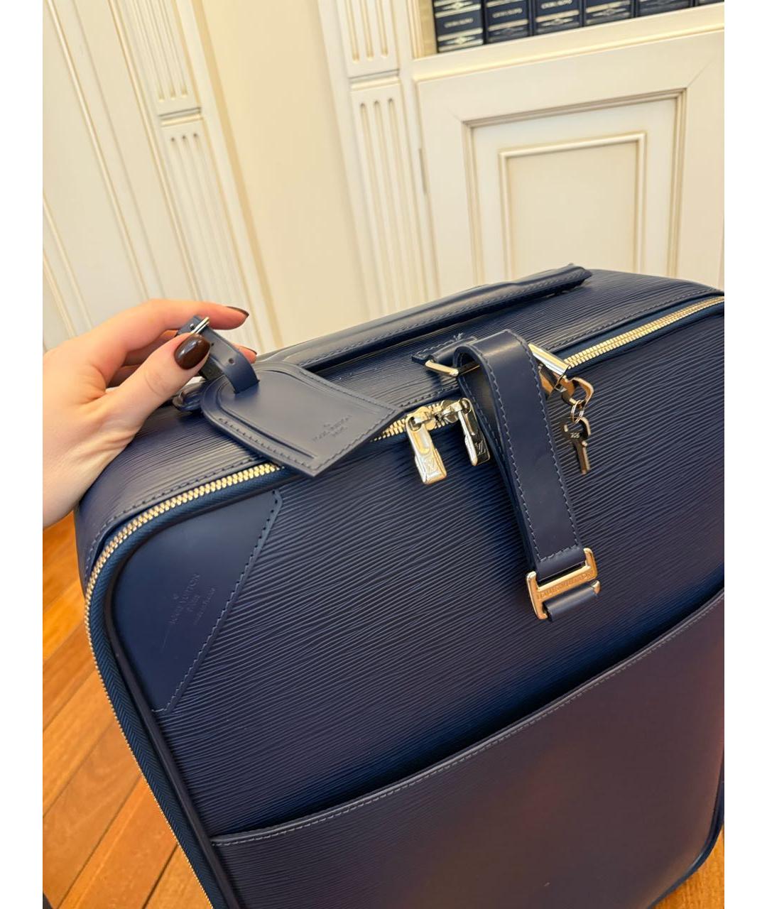 LOUIS VUITTON Синий кожаный чемодан, фото 3