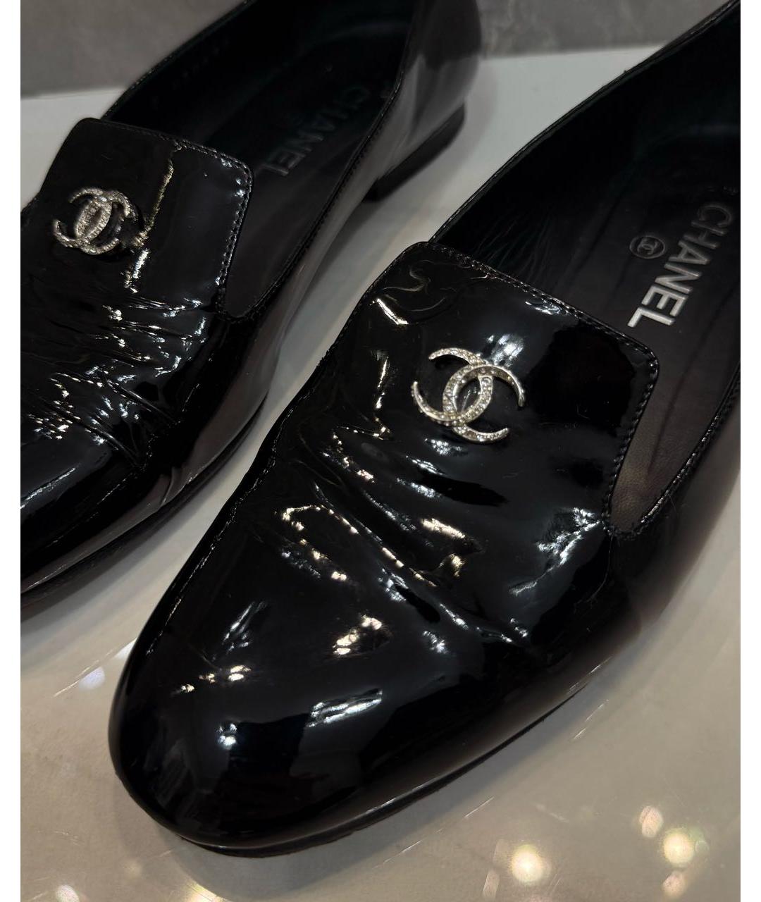 CHANEL Черные лоферы из лакированной кожи, фото 5