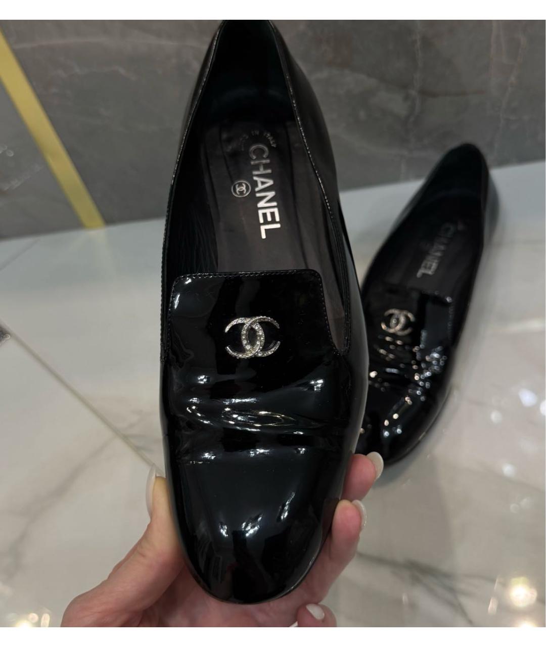 CHANEL Черные лоферы из лакированной кожи, фото 3