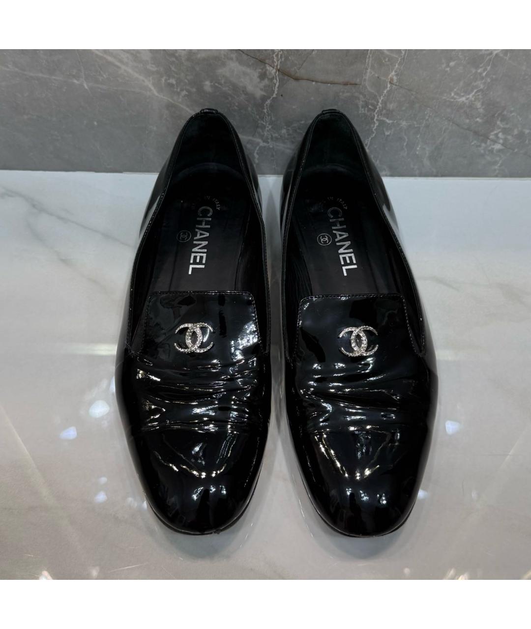 CHANEL Черные лоферы из лакированной кожи, фото 2