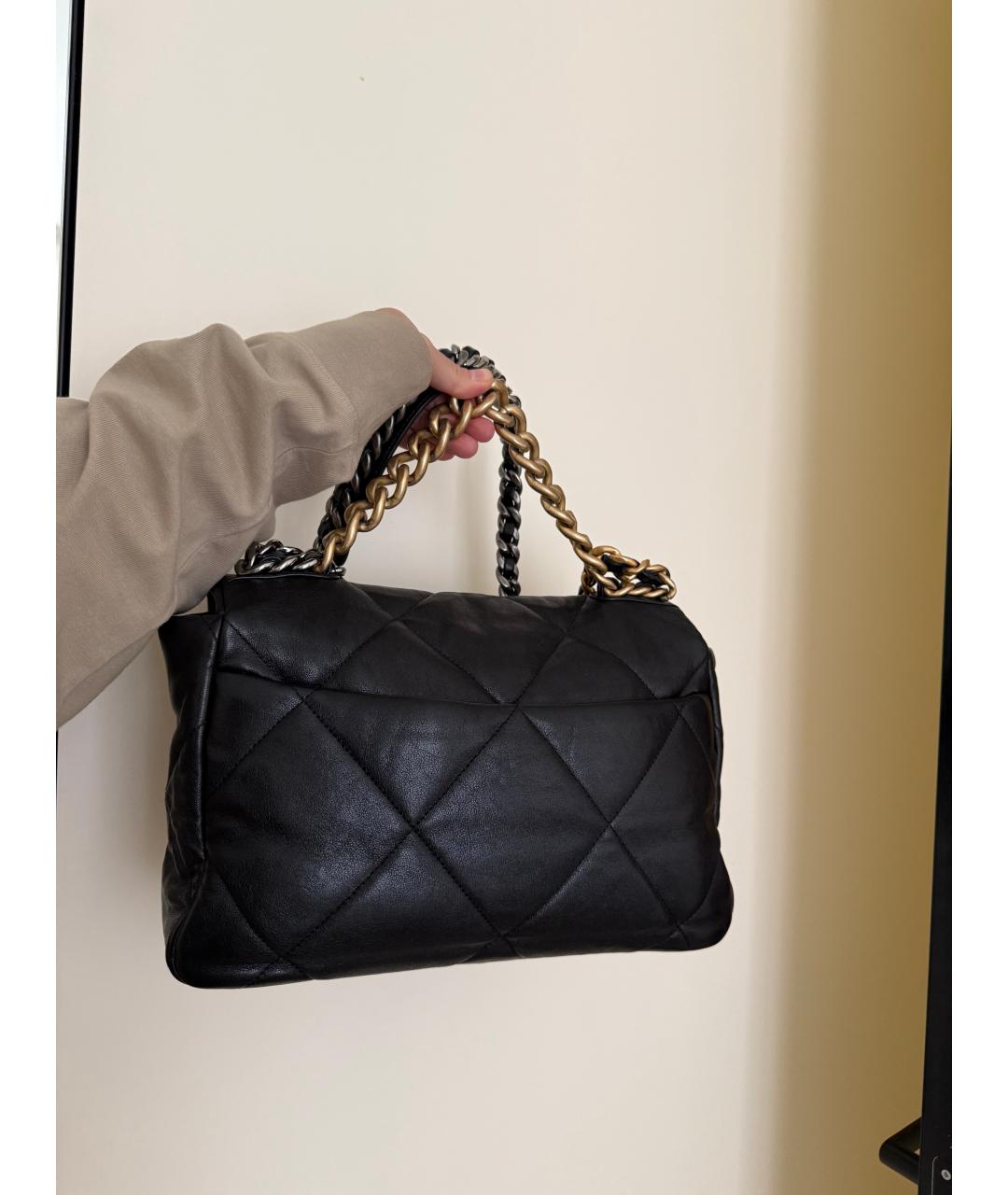 CHANEL Черная кожаная сумка с короткими ручками, фото 5