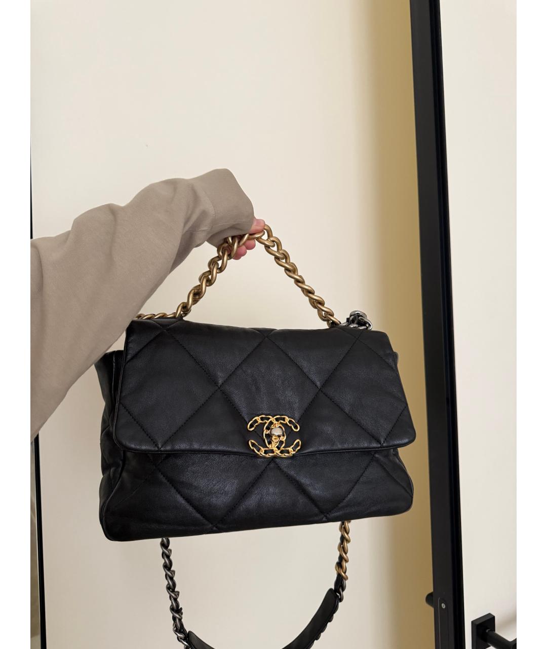 CHANEL Черная кожаная сумка с короткими ручками, фото 10