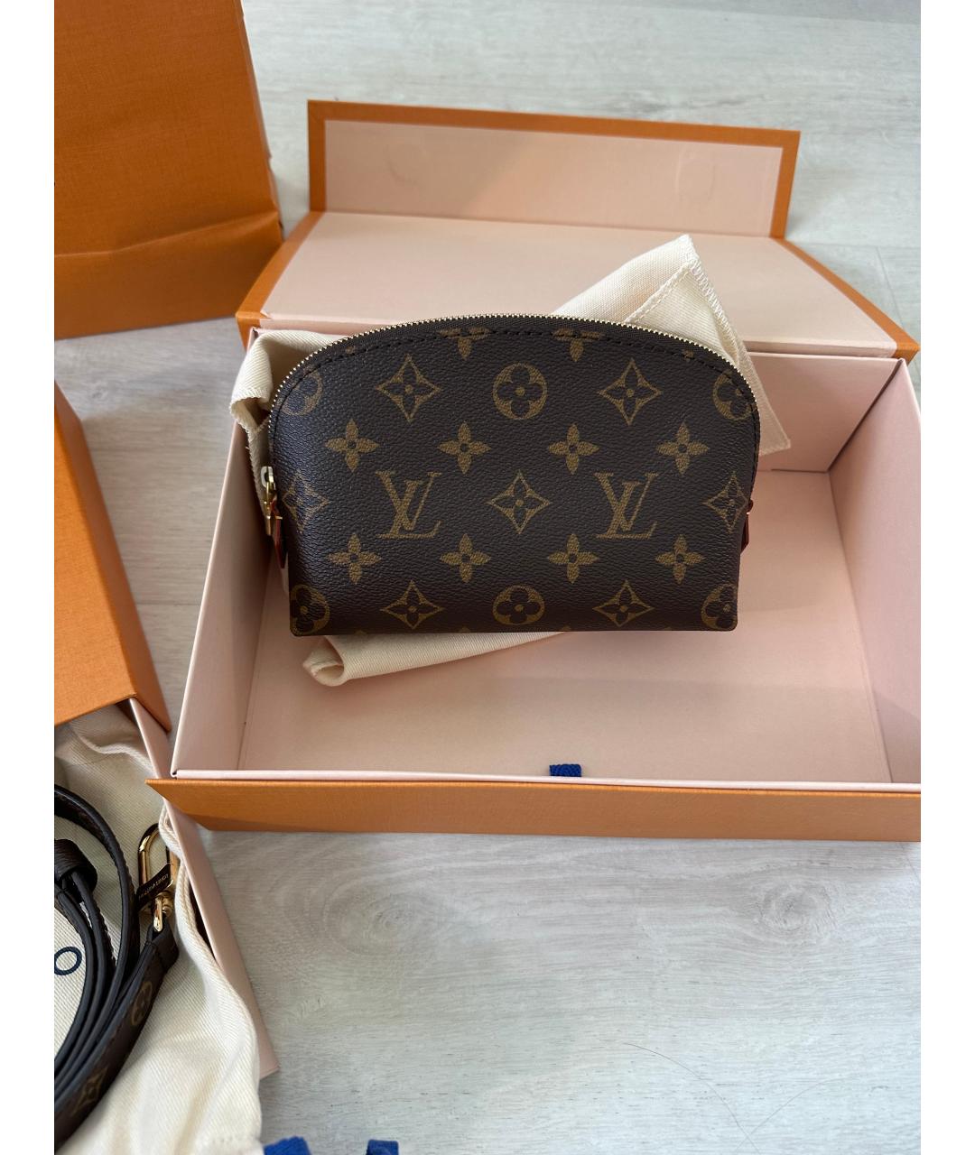 LOUIS VUITTON Коричневая косметичка, фото 3