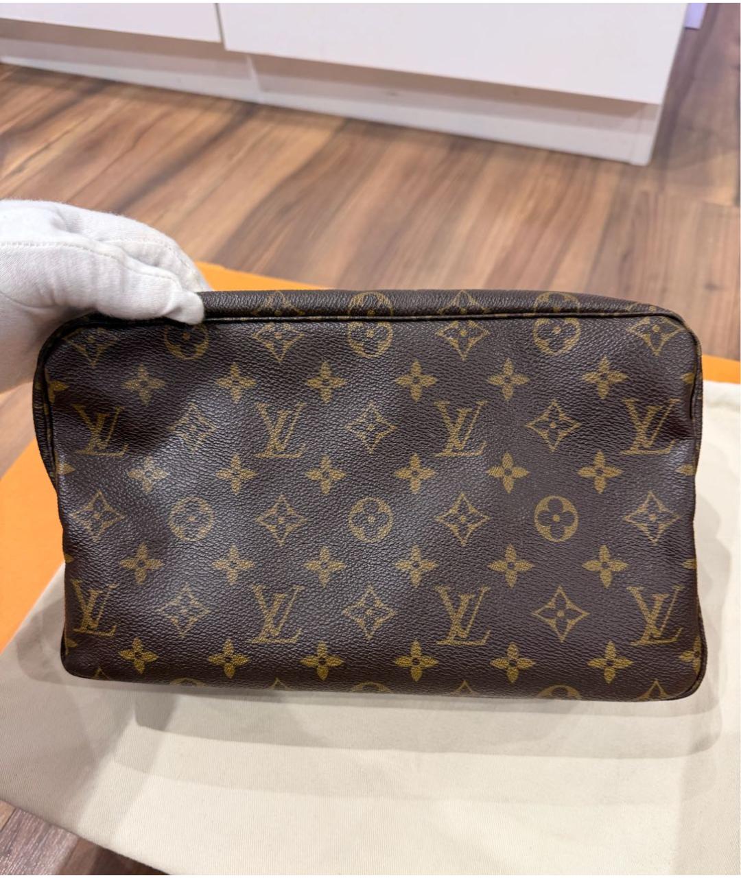 LOUIS VUITTON Коричневая кожаная косметичка, фото 3