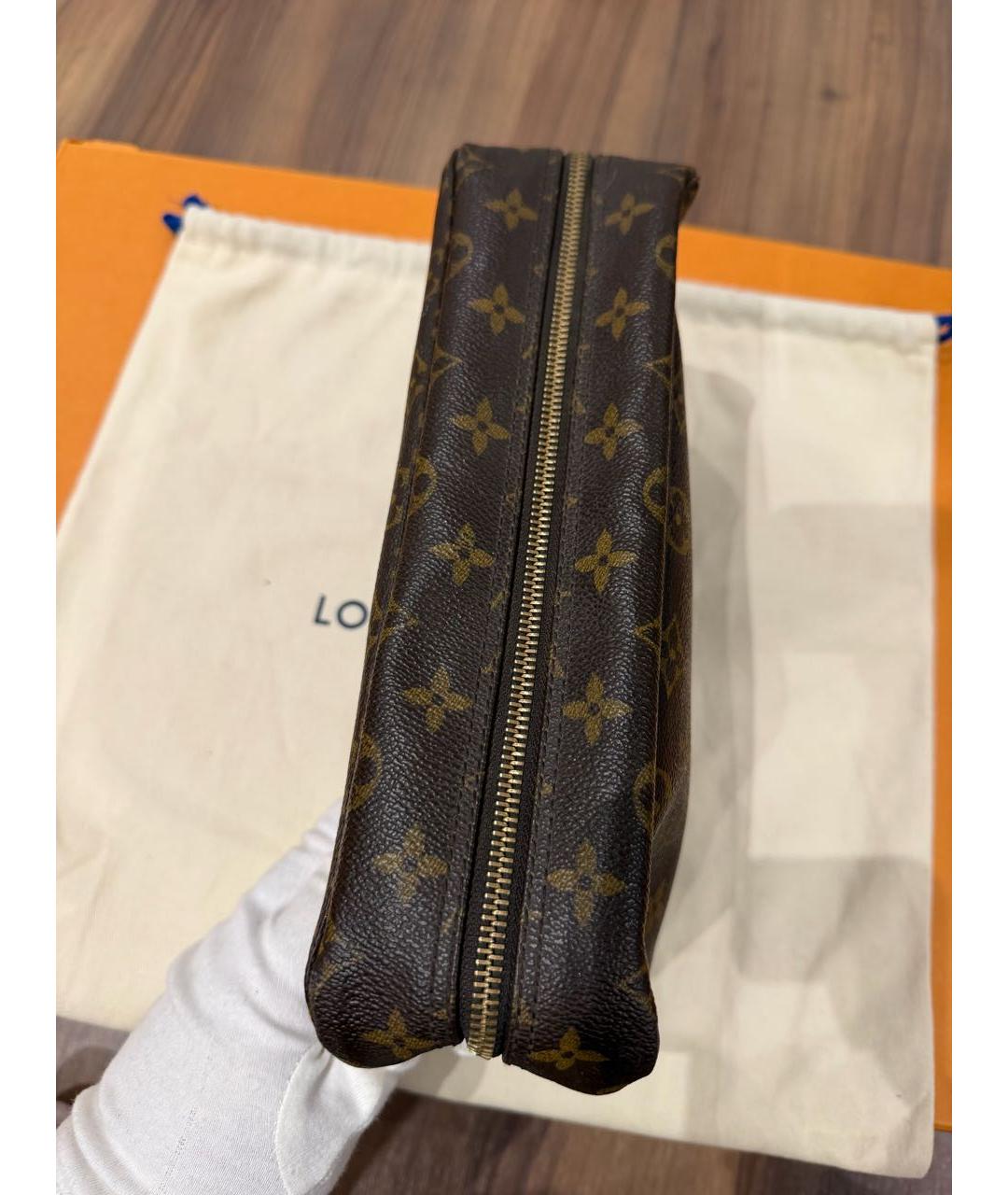 LOUIS VUITTON Коричневая кожаная косметичка, фото 4